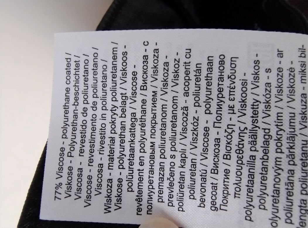 Czarne woskowane spodnie Vero Moda
