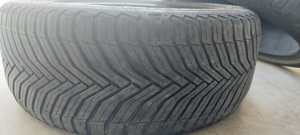 Michelin Cross Climate 2 235/45 R18