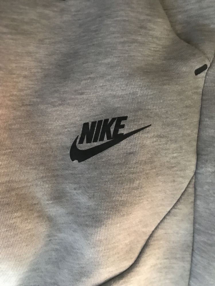 Продаю оригинальные штаны nike tech fleece grey в идеальном состояние