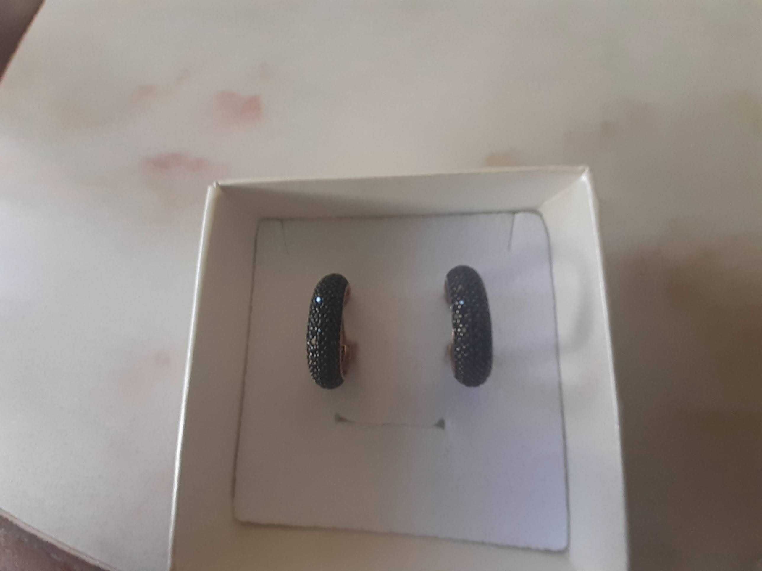 Brincos prata dourada, cravados zirconias negras, nunca usados