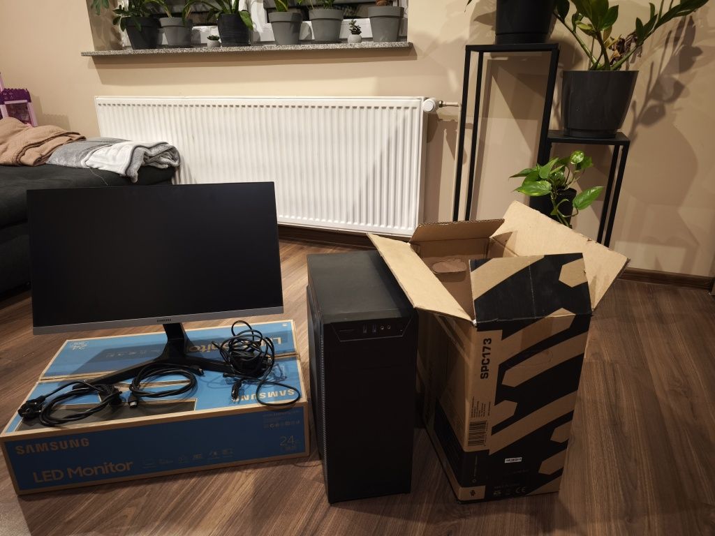 PC Komputer z monitorem 24 Samsung Radeon RX 580 PHANTOM