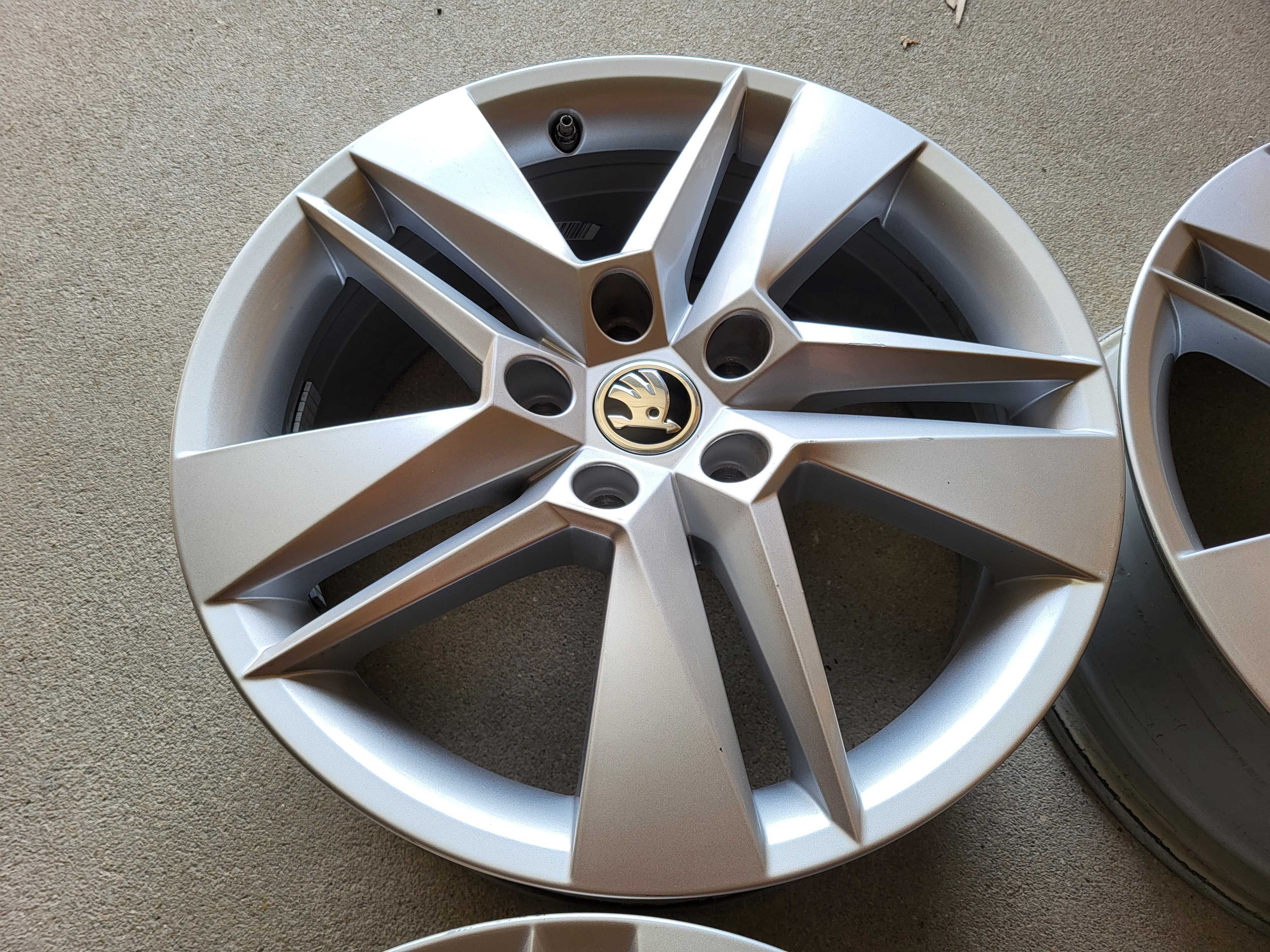[801] Felgi aluminiowe 17 Cali 5x112 ET41 SKODA ORYGINAL Octavia III