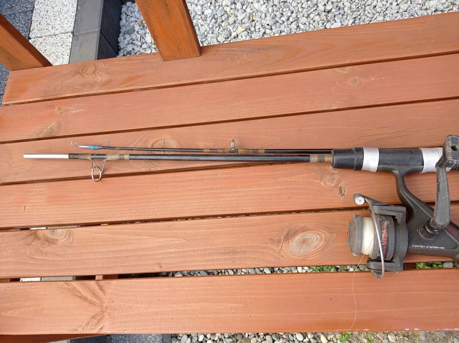 Wędka z kołowrotkiem, składana na pół