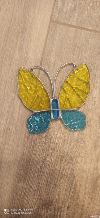 Śliczne witrażowe ozdoby na okno