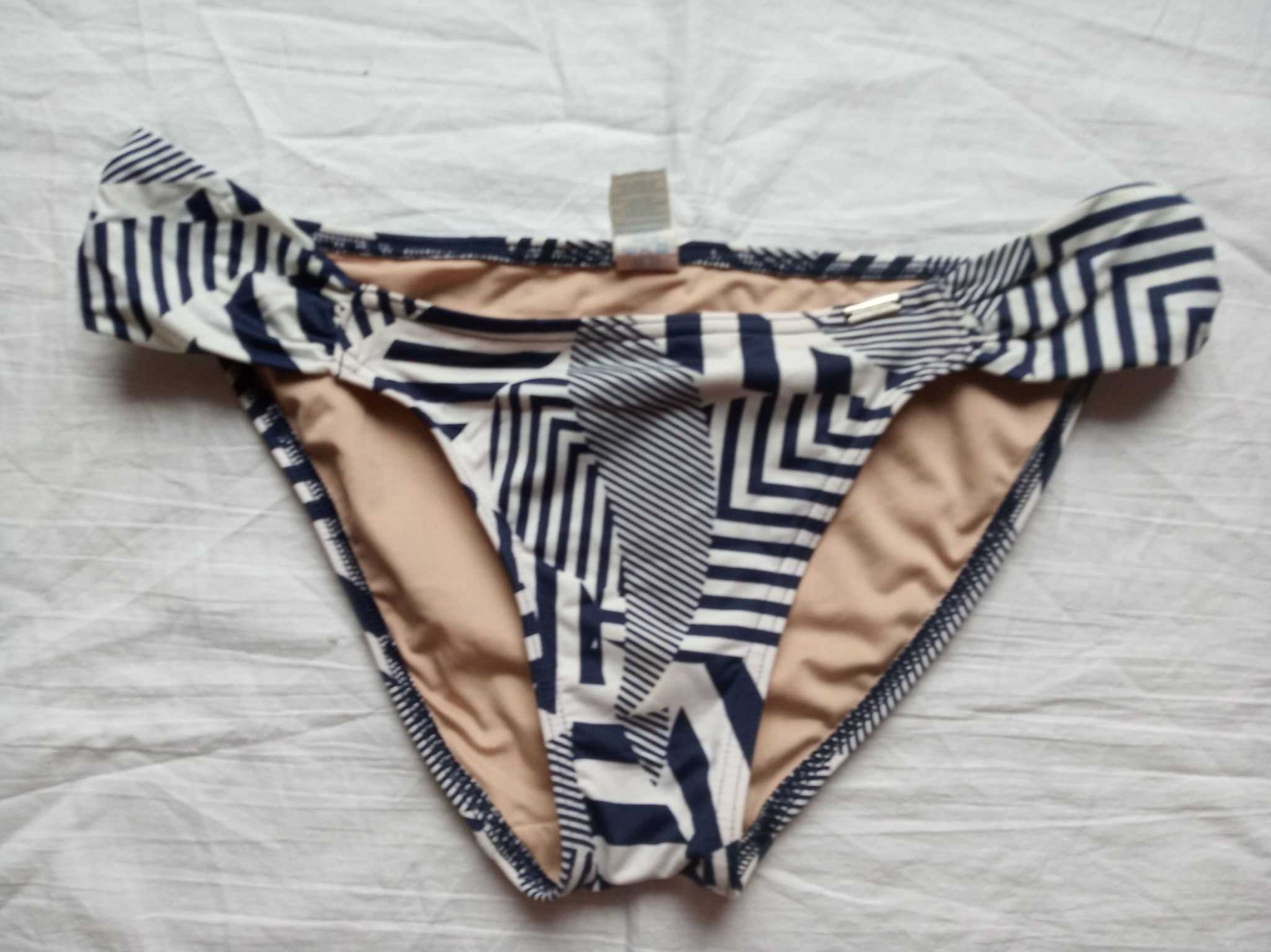 Majtki kąpielowe - dół od bikini  w graficzne wzory - S/M - "Triumph".