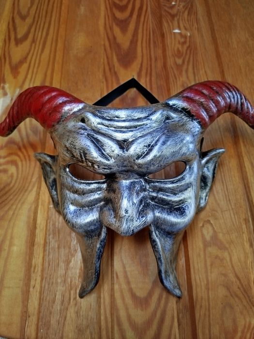 Маска для хеллоуина