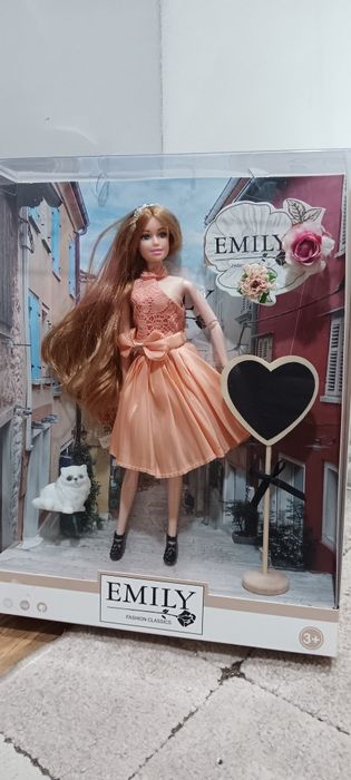 Лялька Emily з собачкою