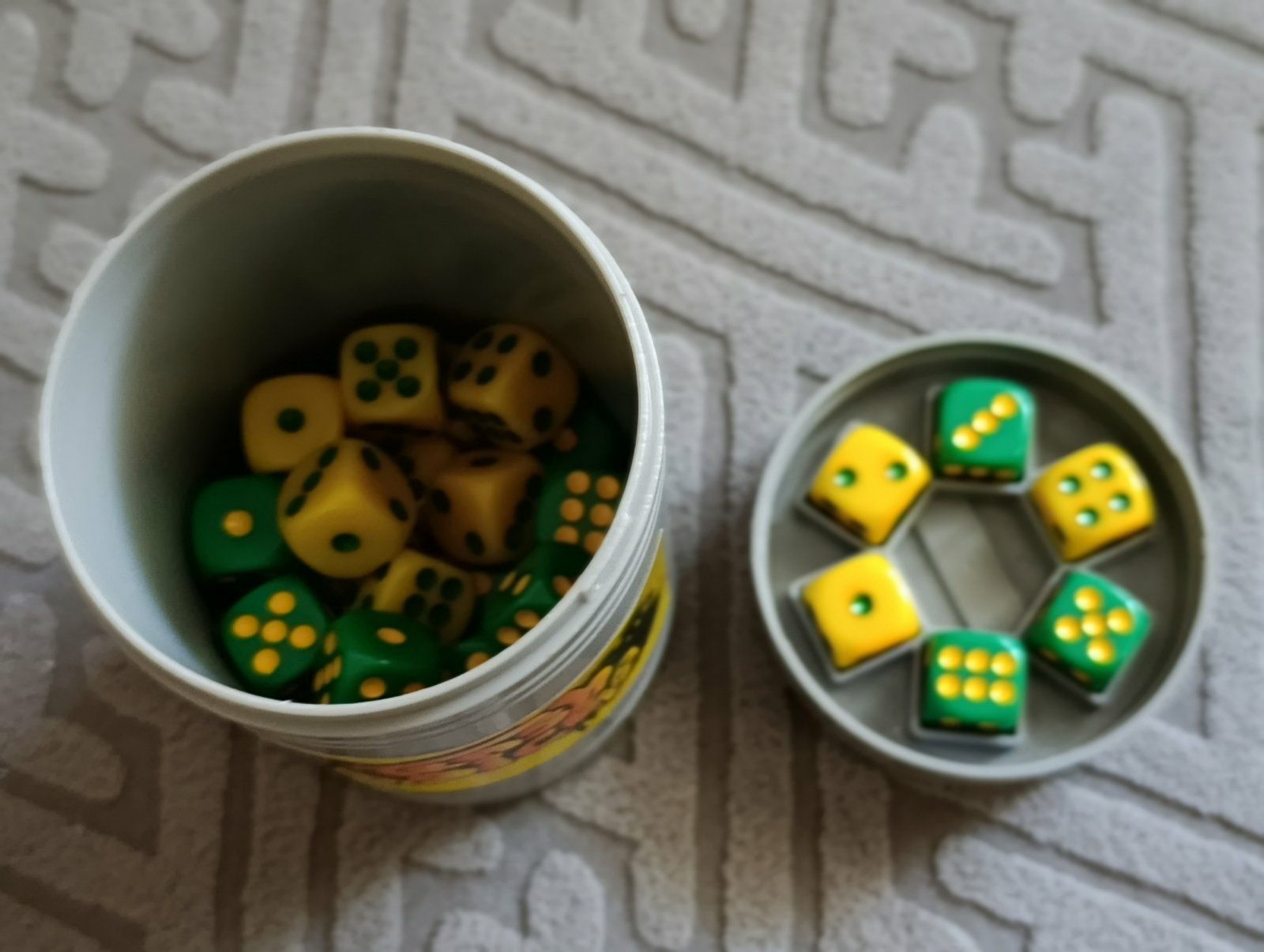 Гра з кубиками, trash dice, dumpster dice