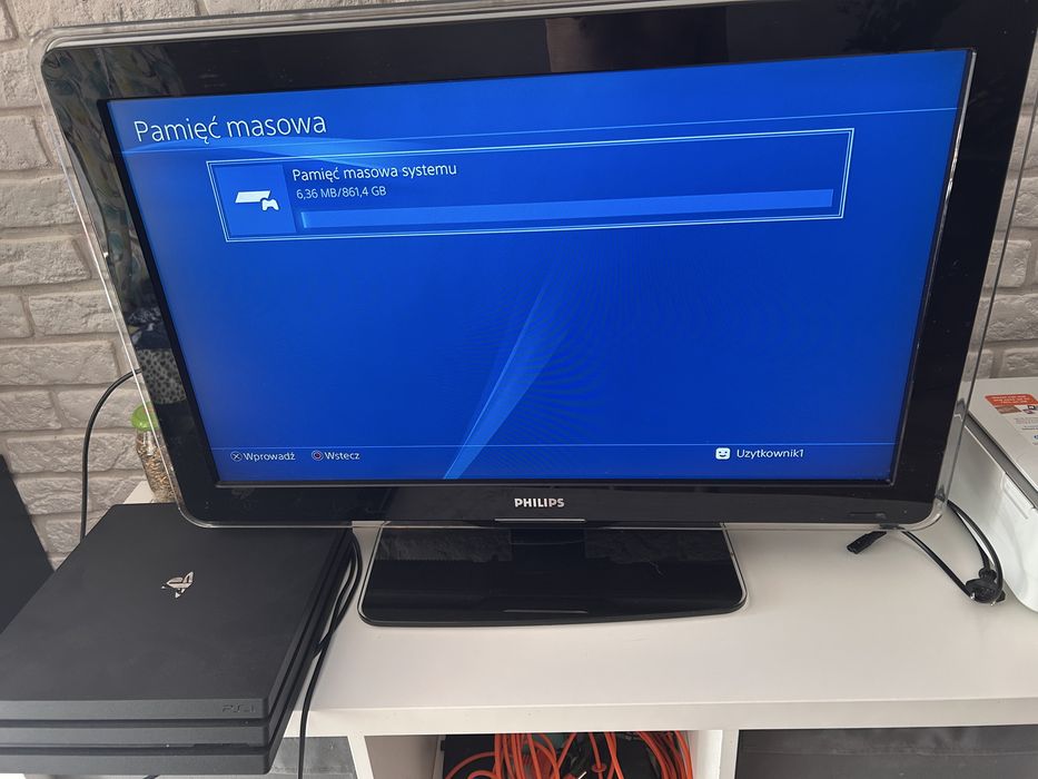 Sprzedam konsolę PS4 pro 1tb