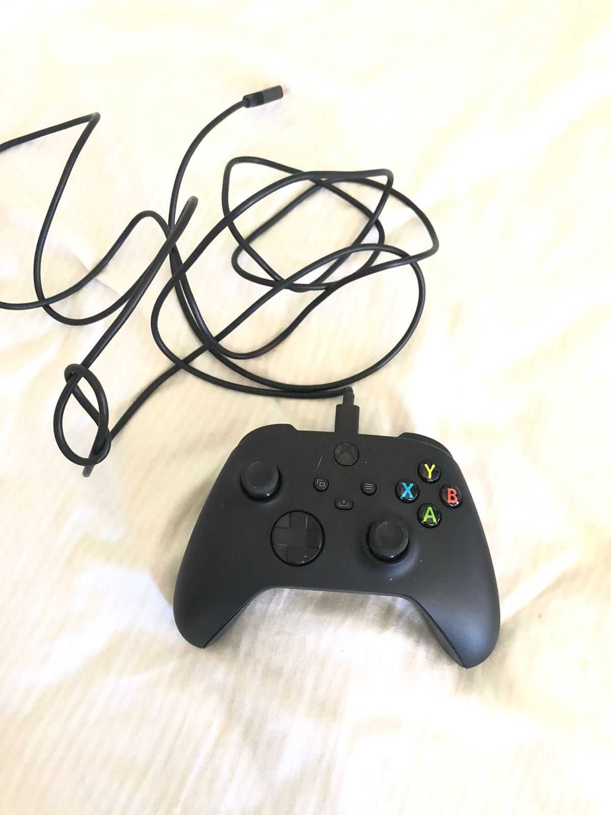 Comando Xbox Series X/S/One/ PC com fio POWER A  em bom estado.