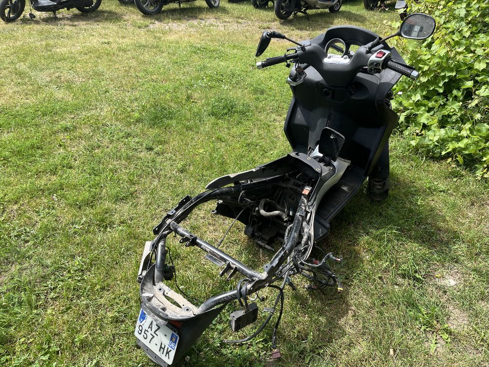 Piaggio Mp3 300 kokpit laga zawiszenie koła linka na części