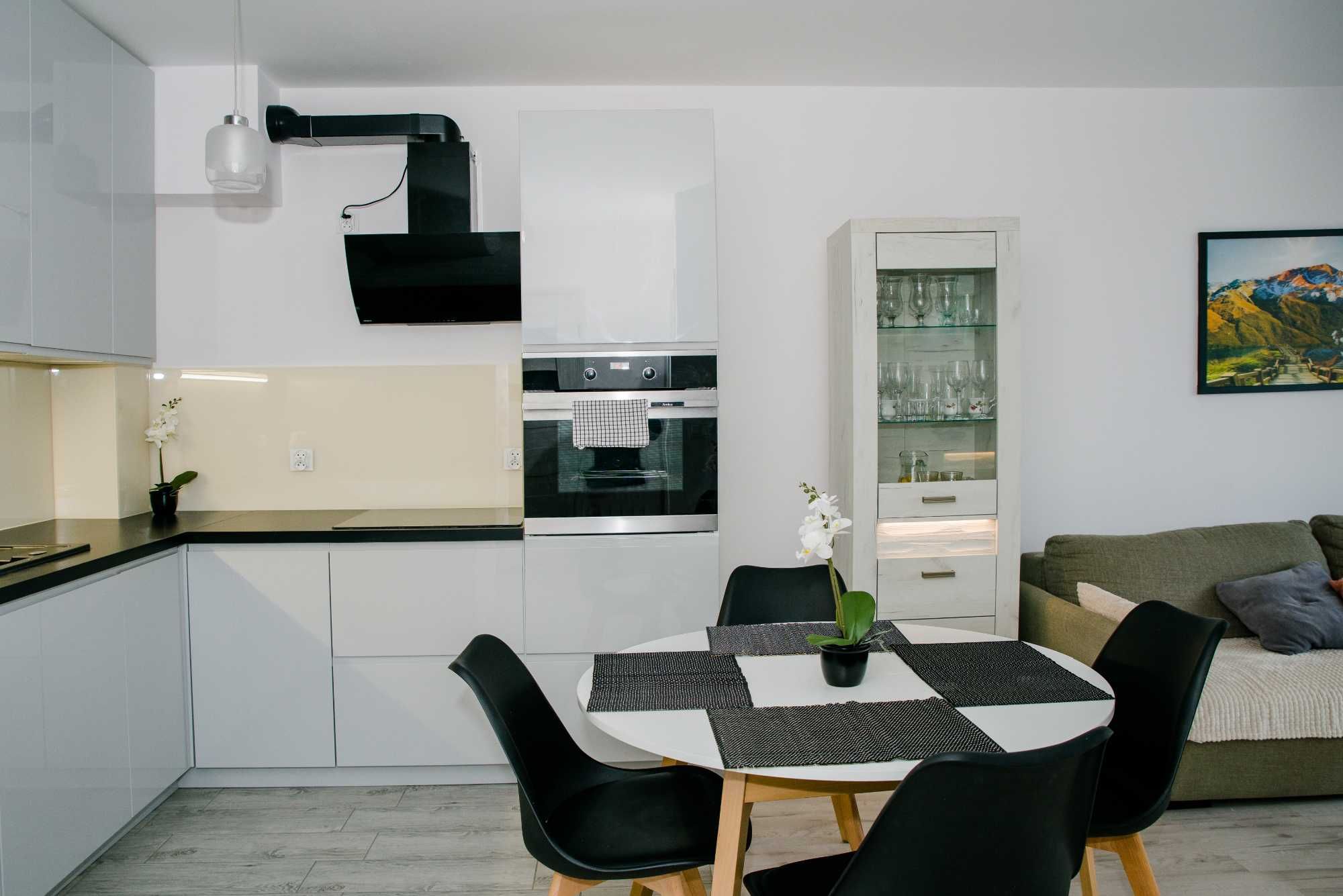 Apartament z ogródkiem i miejscem postojowym