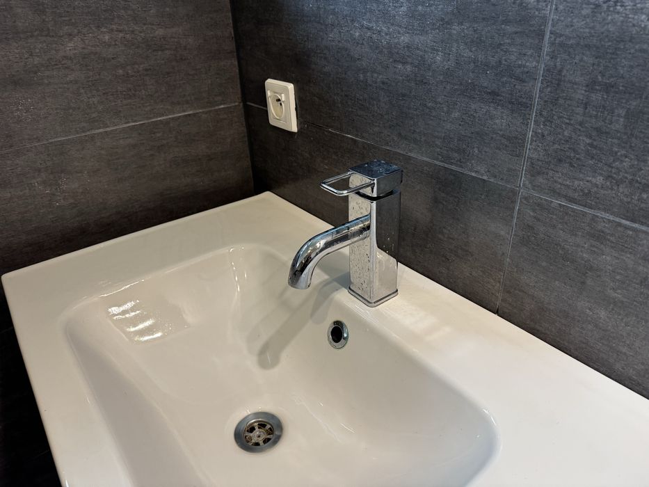 Zestaw szafek lazienkowych z umywalkami