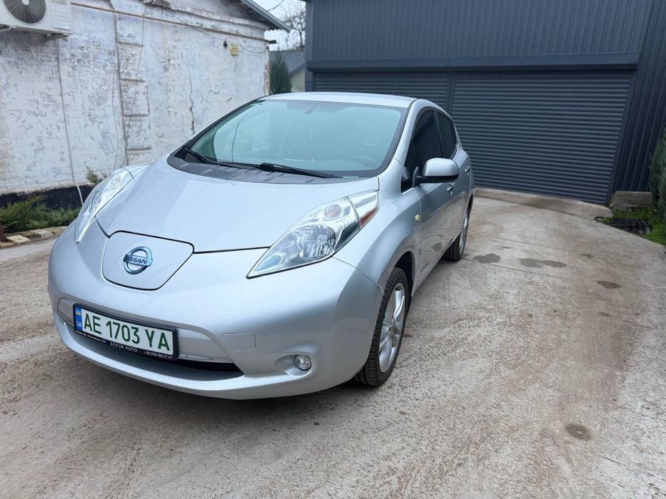 Продам nissan leaf