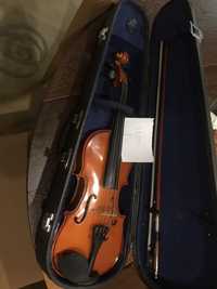 Violino 1/2 e dois violinos 3/4 com caixa e arco