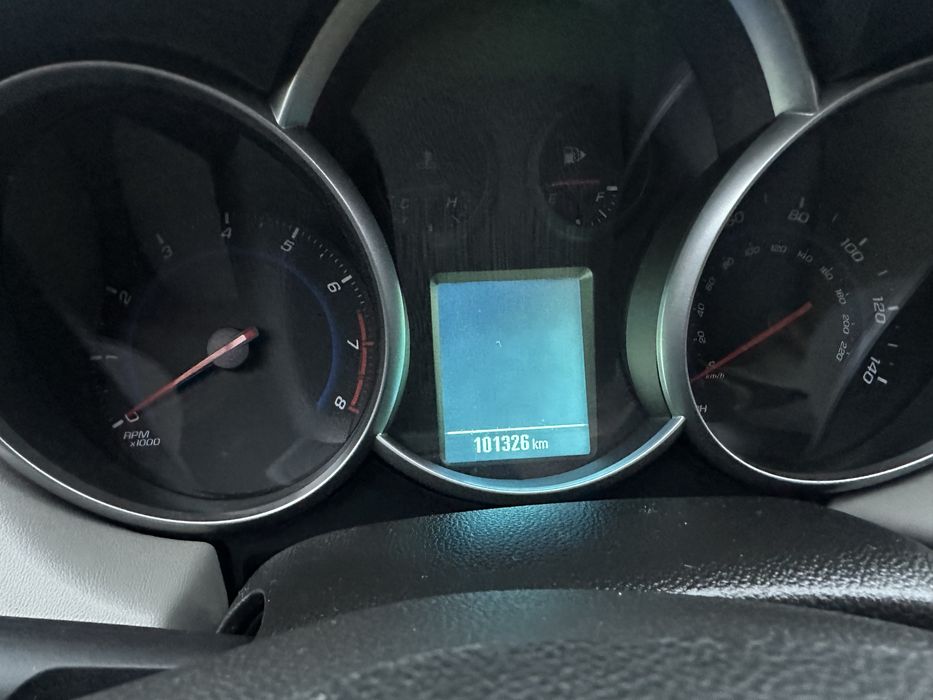 Chevrolet Cruze 1.8 автомат 2015