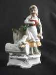 Figura de menina em biscuit