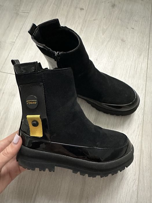 Замшеві демісезонні черевички з лакованою шкірою 30 р