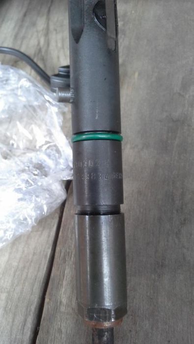 Управляюча форсунка Audi WV Skoda 2.5 tdi 059130202G 059130202F