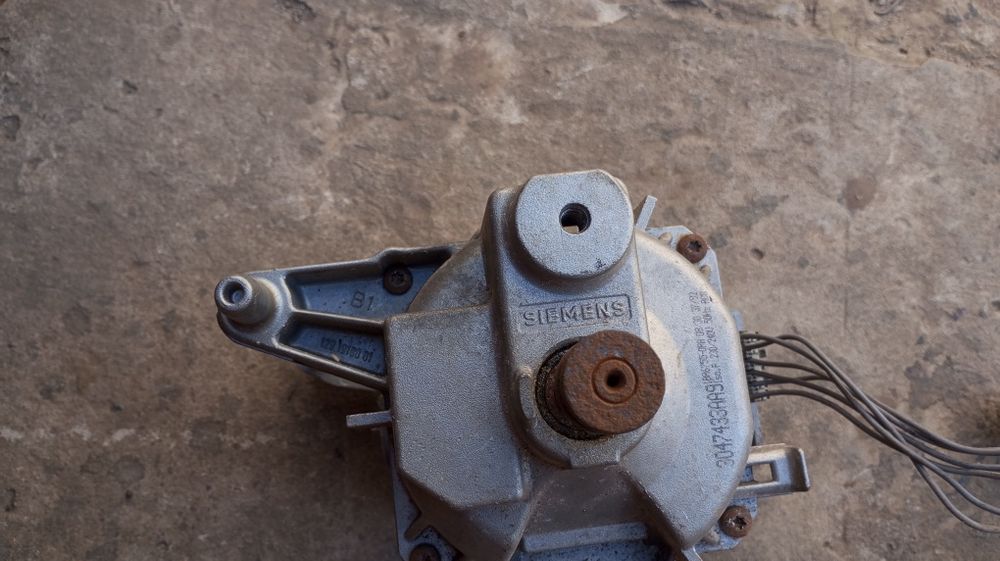 Продам двигун з реміньом до пральної машини SIEMENS