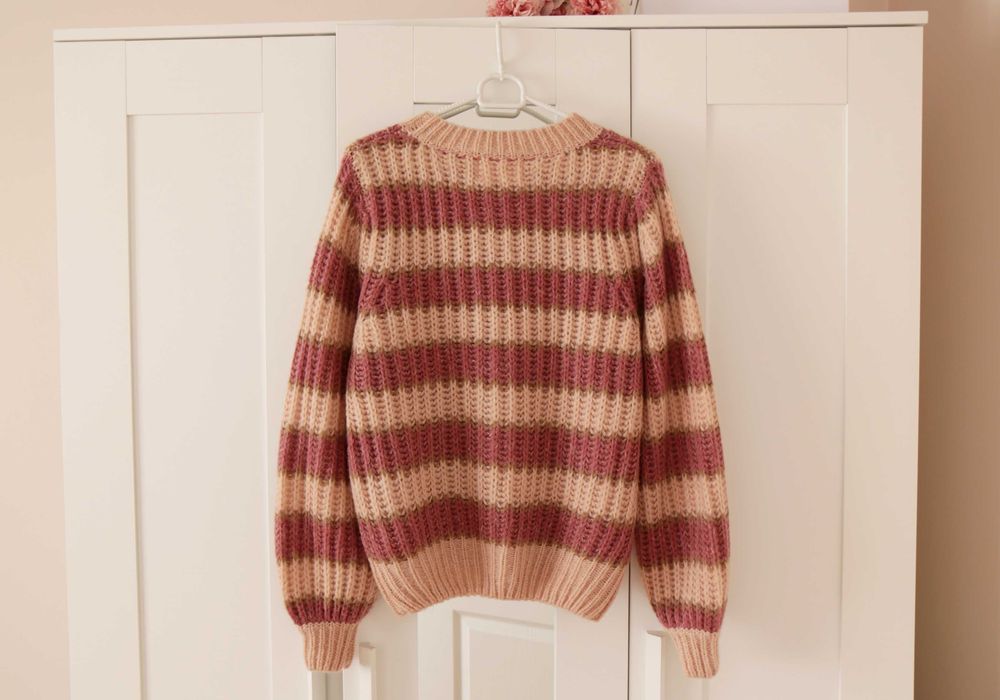 Pastelowy sweter w paski SISTERS POINT S 36 basic massimo dutti ciepły