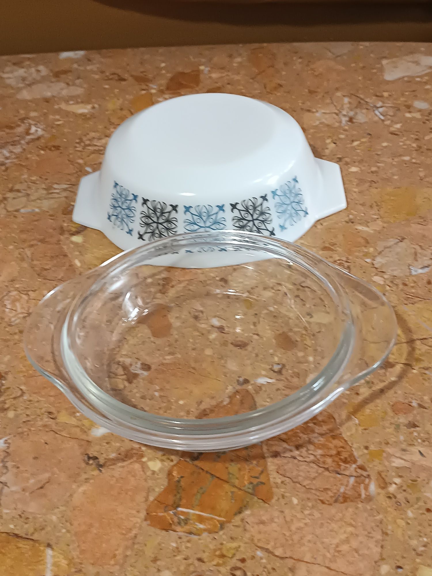 Кастрюля с крышкой от Pyrex