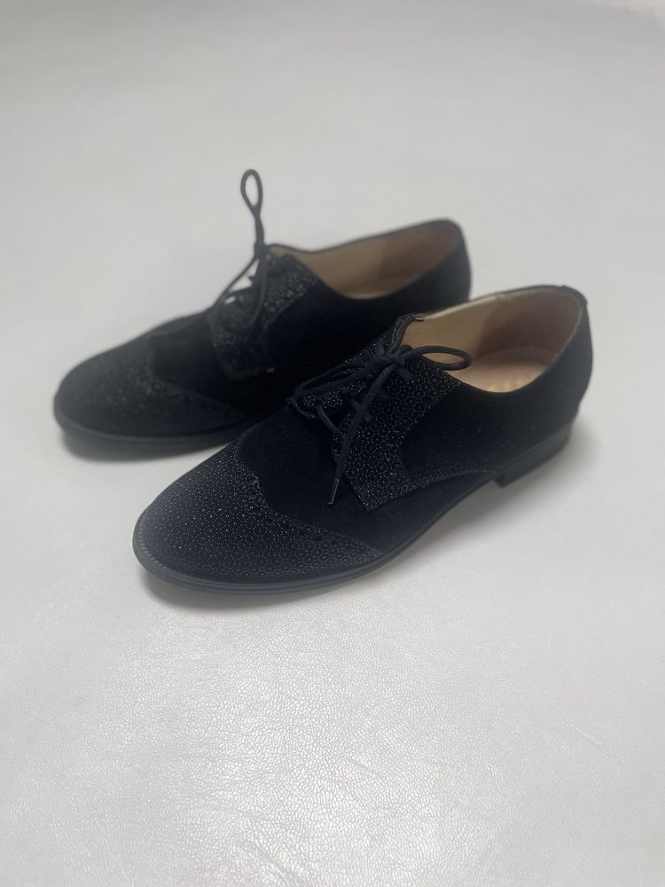 Sapatos classicos de cordão