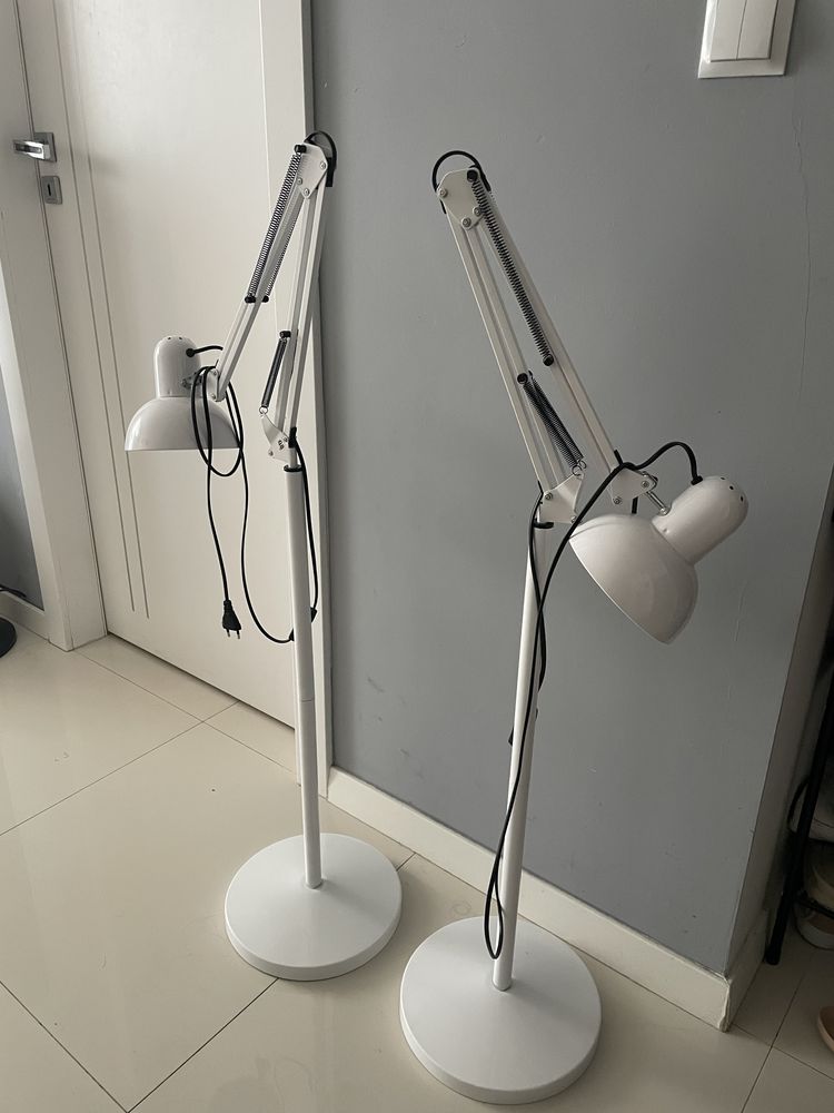 Lampa podlogowa z zarówką bezcieniową do salonu kosmetycznego