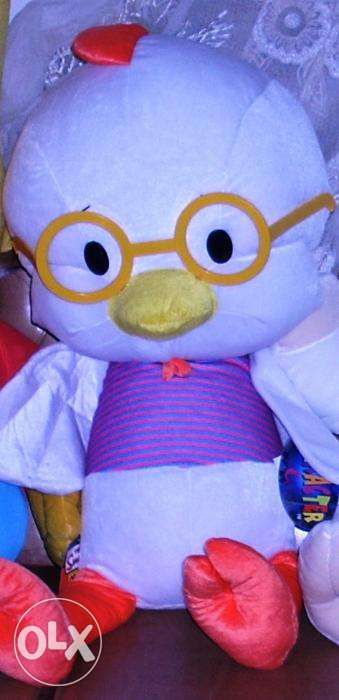 peluche grande Chicken-Little com 80cm de altura.