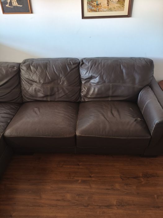 Sofá castanho chaise-longue