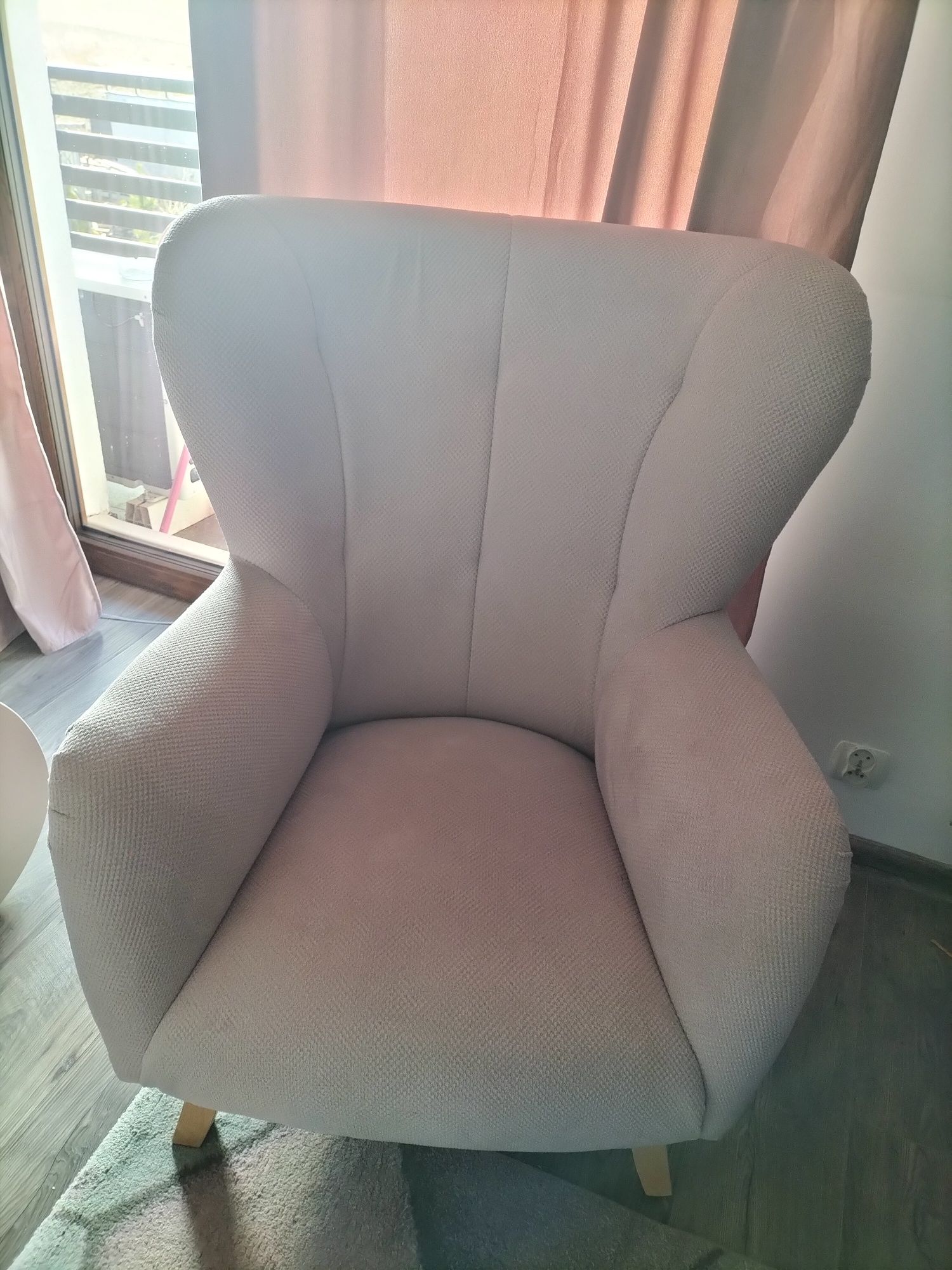 Sprzedam używany fotel uszak