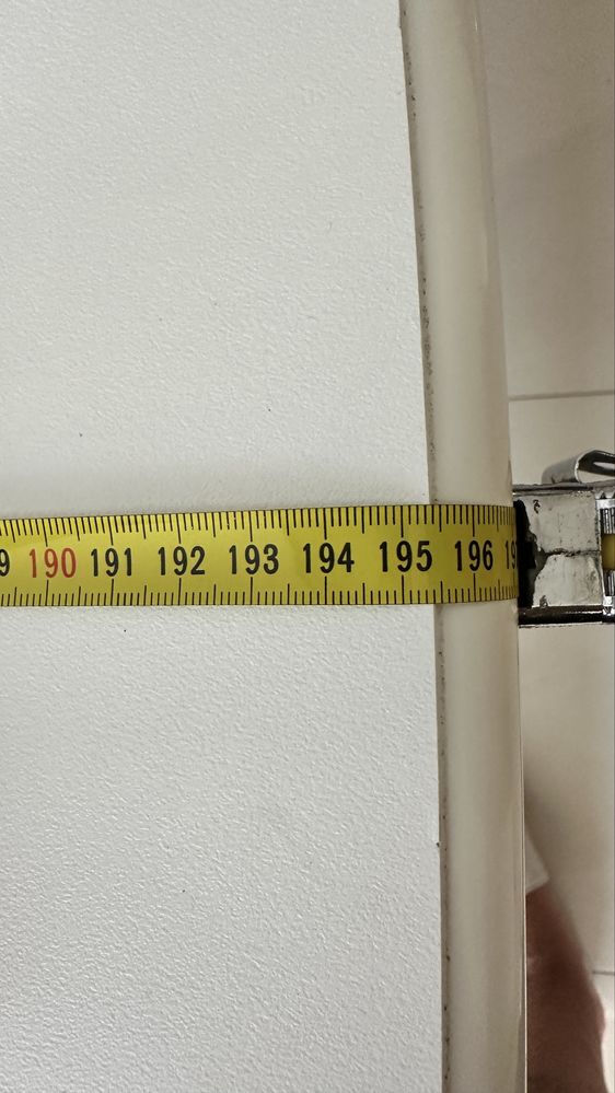 Mesa de cosinha  completa  com cadeiras.