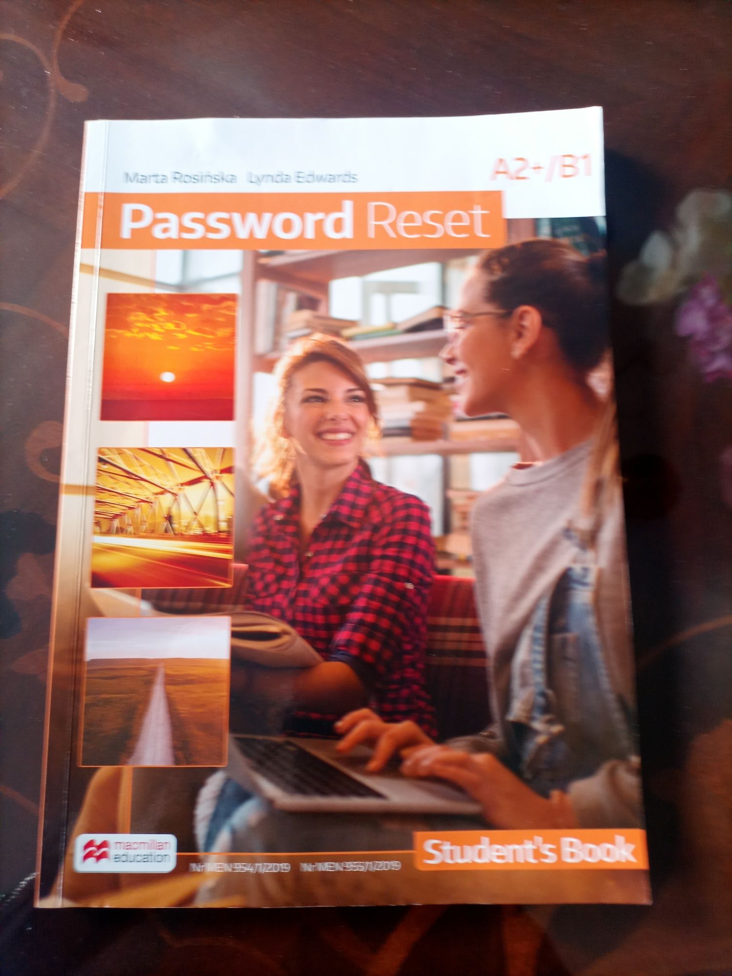 Książka podręcznik angielski password reset a2+/b1