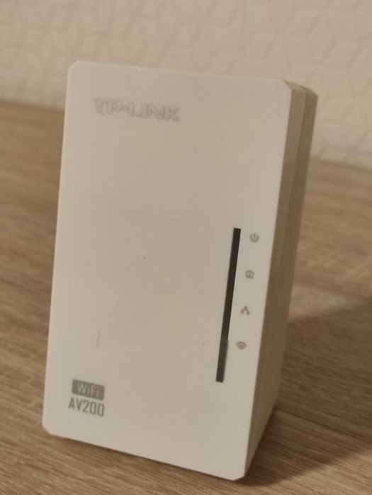 TP-Link AV200 model TL-WPA2220 transmiter