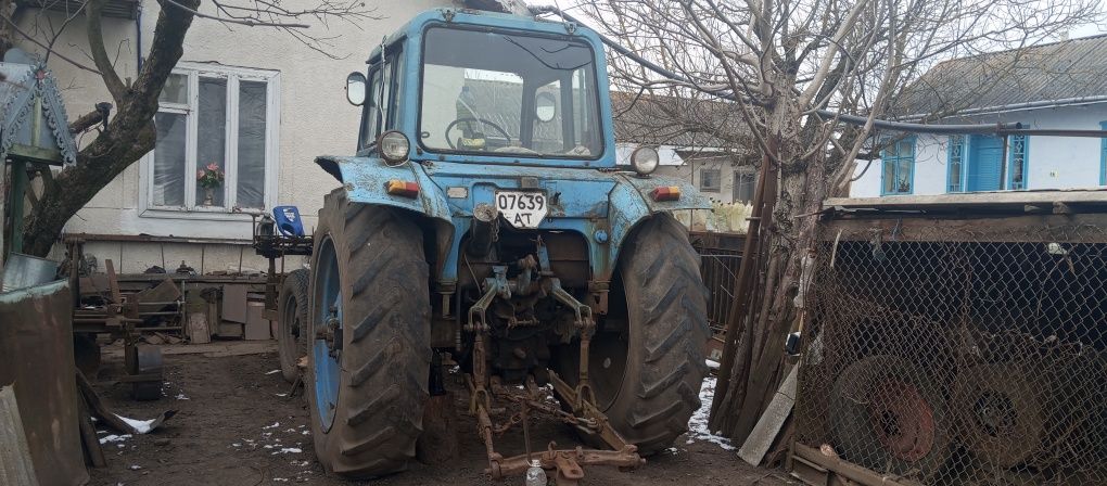 Продам трактор те 80 в робочому стані на документах також навісне .
