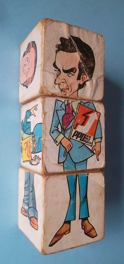 Cubos figuras políticas Sá Carneiro Mário Soares Álvaro Cunhal