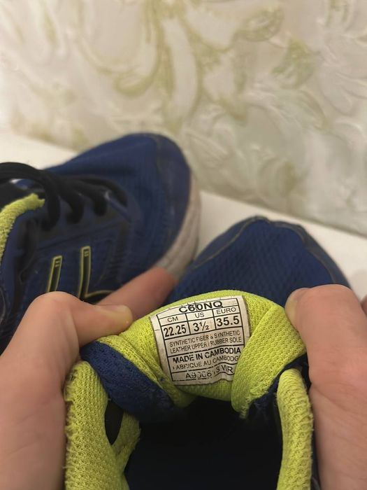 Продам оригінальні кросівки "Asics" в гарному стані