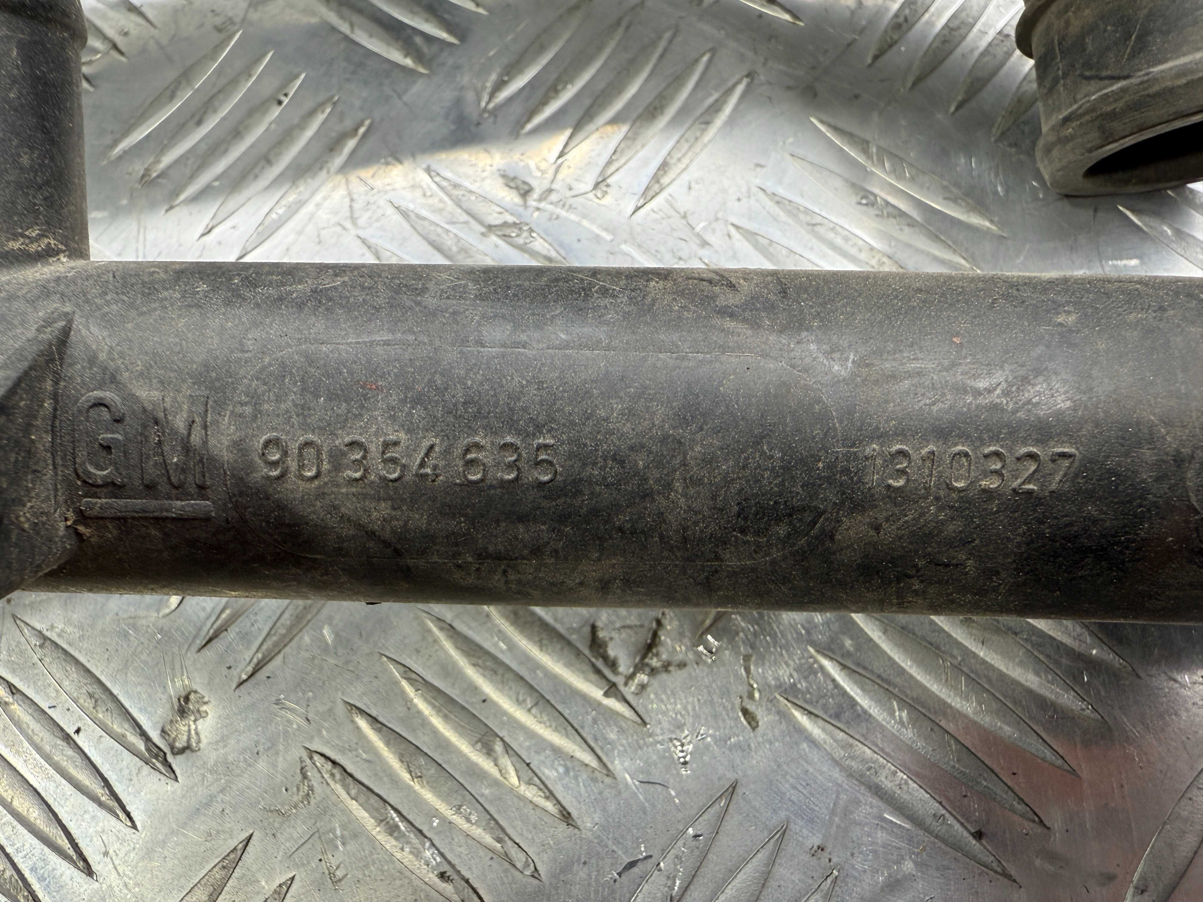 Патрубок системы охлаждения opel kadett 1.6, 1987-  90354635 90323360