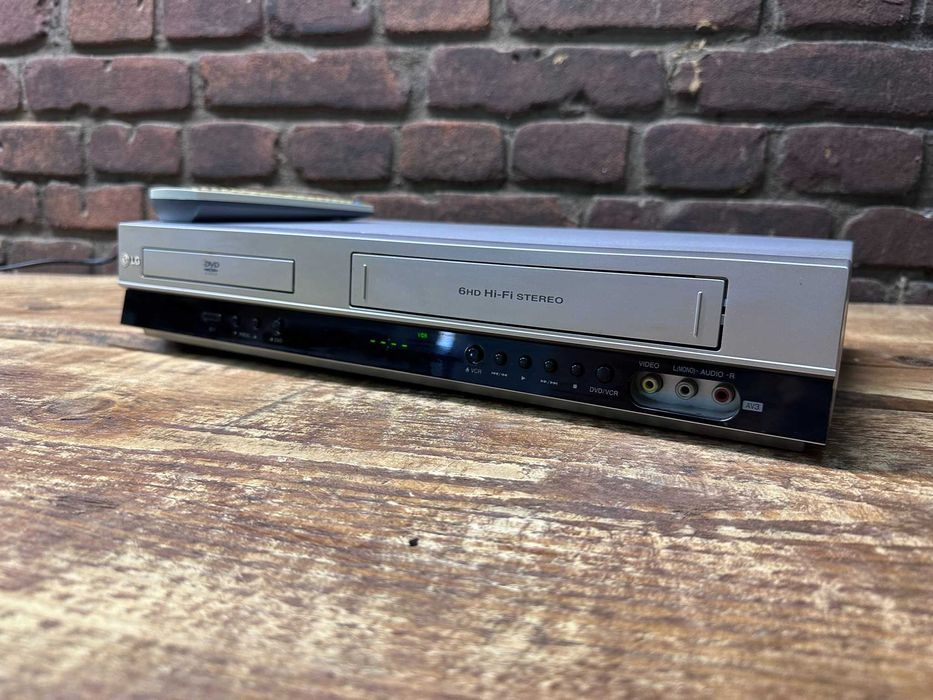 Odtwarzacz DVD oraz VHS  LG Combo V280