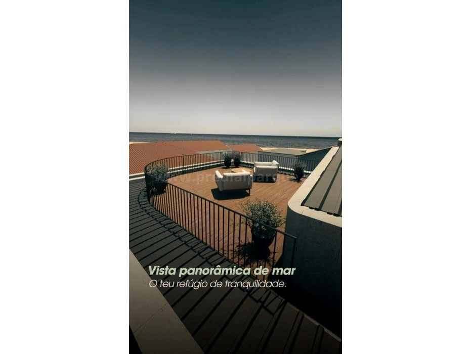 Moradia de 4 frentes com piscina na Aguda