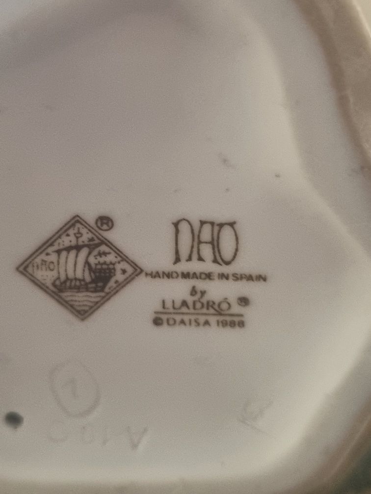 Porcelana Nao LLadro/Hiszpania  - figurka dziewczyny