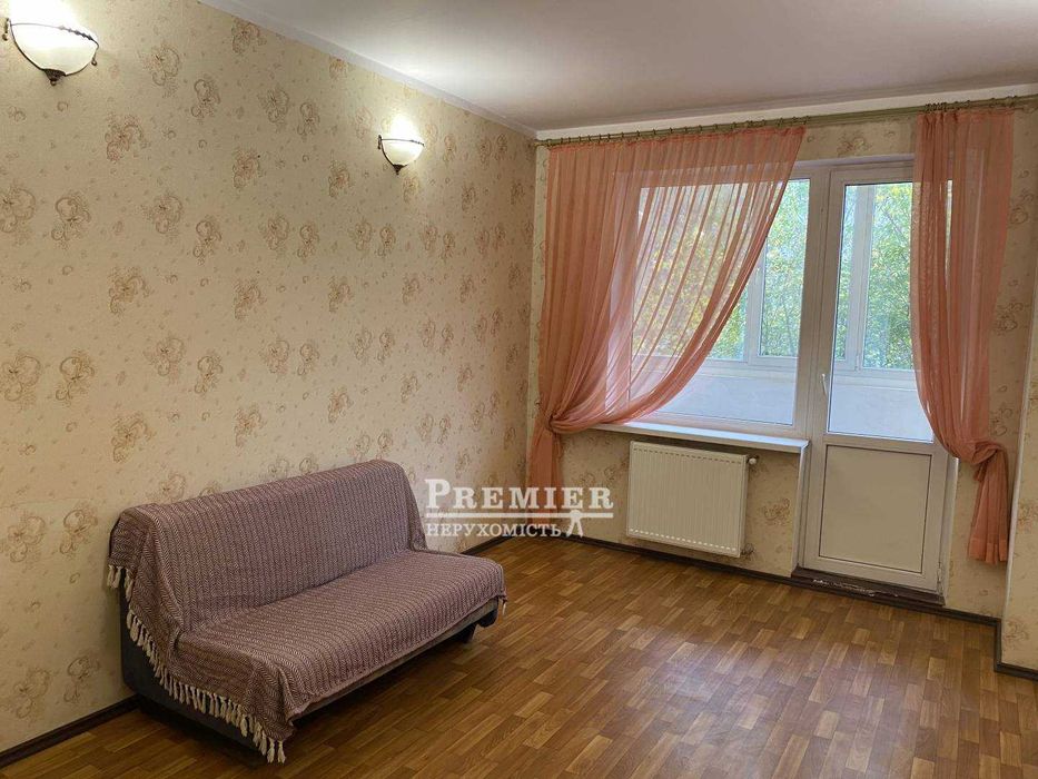 продам трихкімнатну квартиру 94 кв.м на Ак. Сахарова