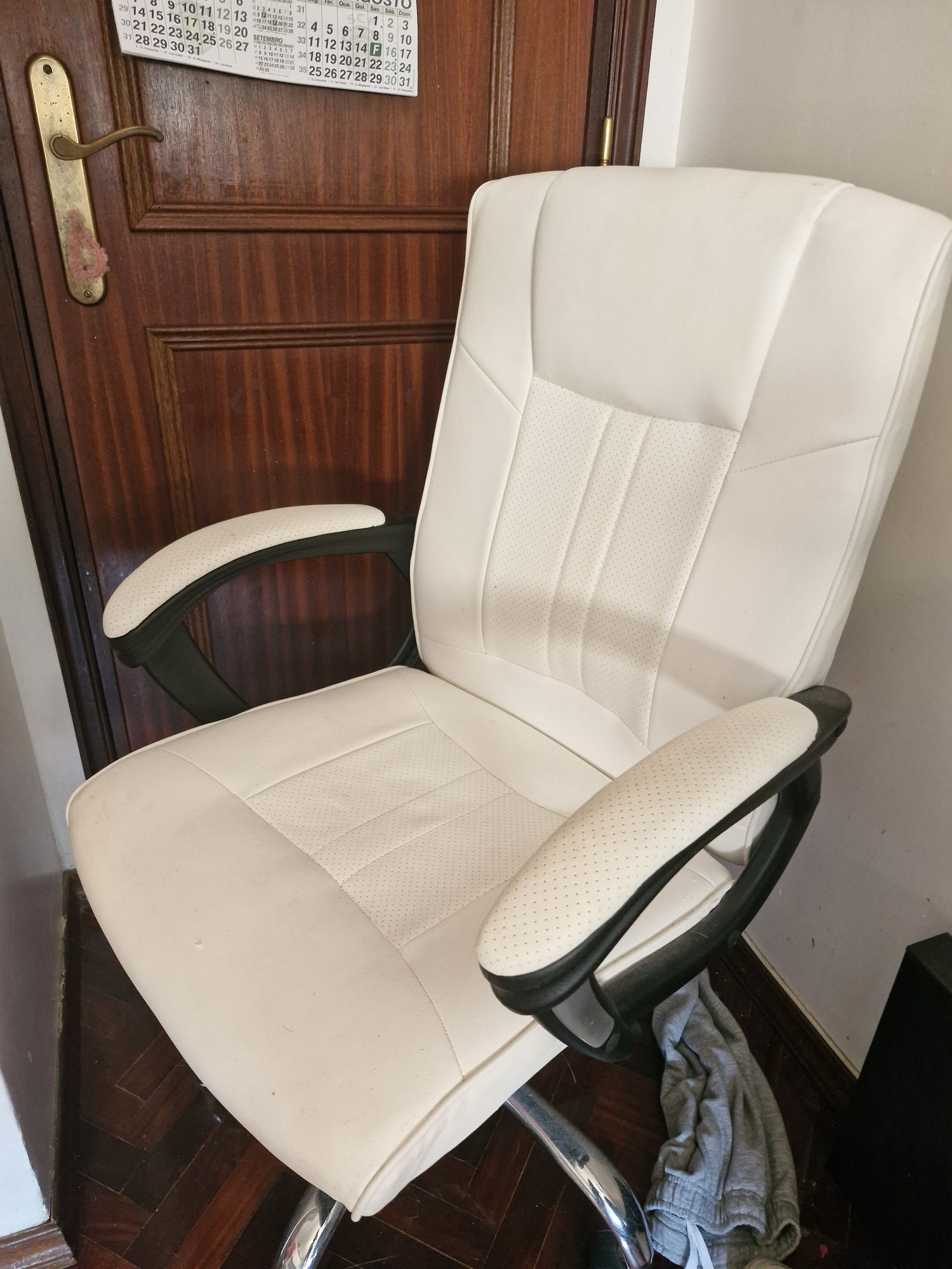 Cadeira cor branca