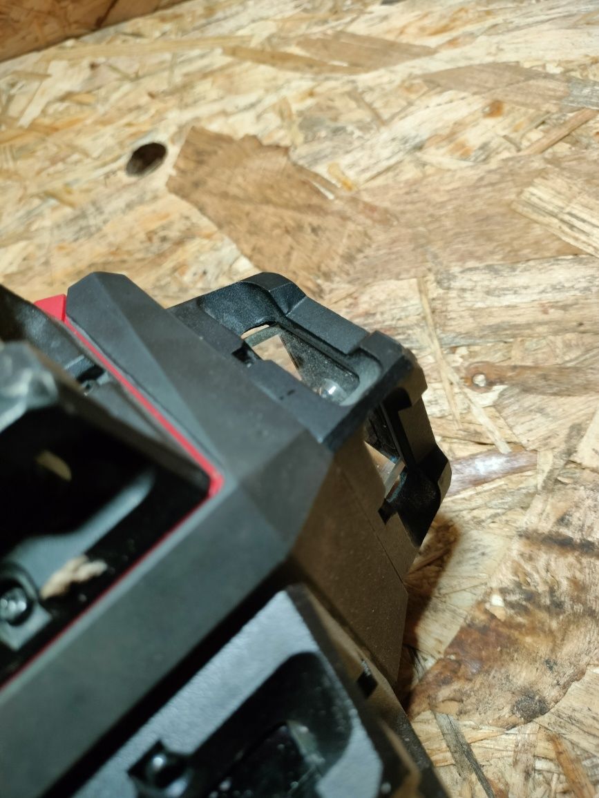 Laser krzyżowy Milwaukee M12 PL laser 360 laser niwelator Milwaukee
