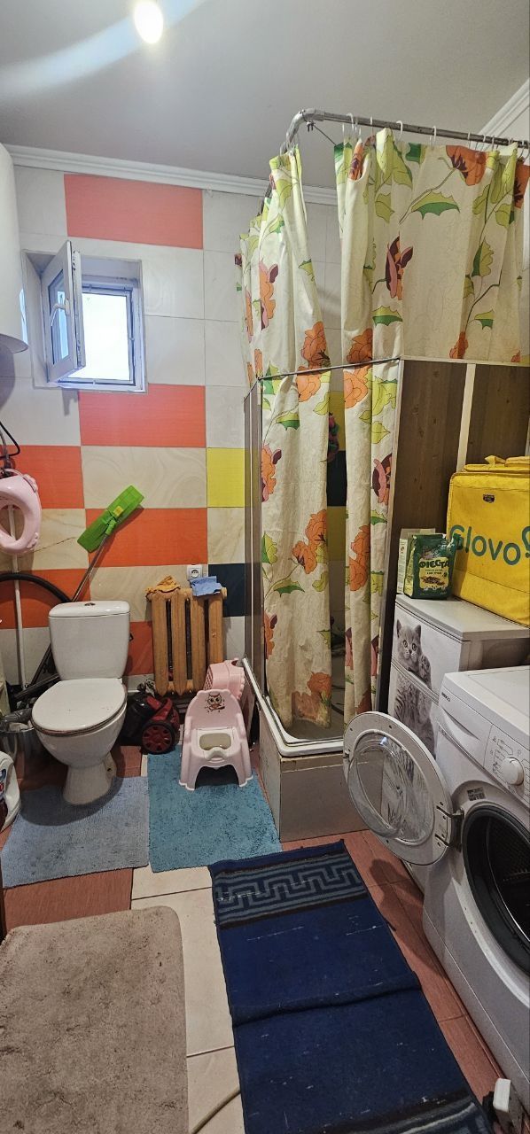 Частина будинку 2 поверхи та одне житло