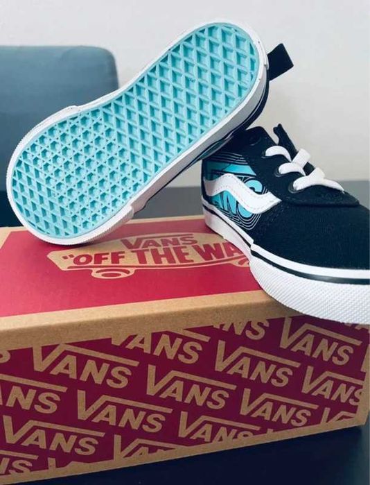 Sapatilhas / Ténis Vans Pretos Glow in the Dark