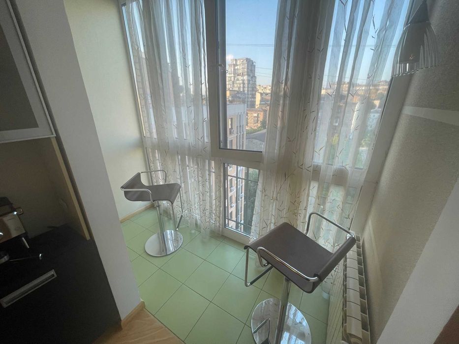 Рідкісна 4к на Паньківській 27/78 (3 спальні і кухня-вітальня)