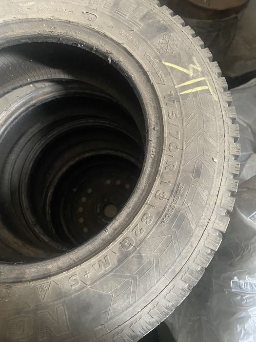 Продам резину зима в хорошем состоянии