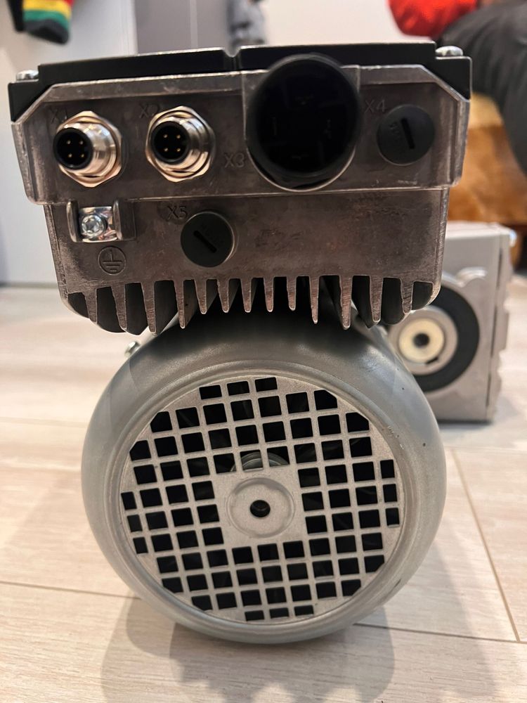 Silnik - Motoreduktor, przekładnia Lenze  1,36kW 3-faz 8,6-35 obr/min