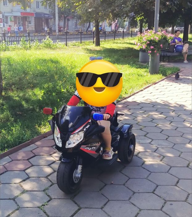 Мотоцикл з 2ма моторами трицикл дитячий Bambi